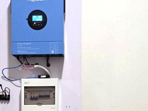 Các tấm pin mặt trời 550W + Biến tần ngoài lưới 5kW + Pin 10kWh xây dựng hệ thống lưu trữ năng lượng mặt trời tích hợp nhà